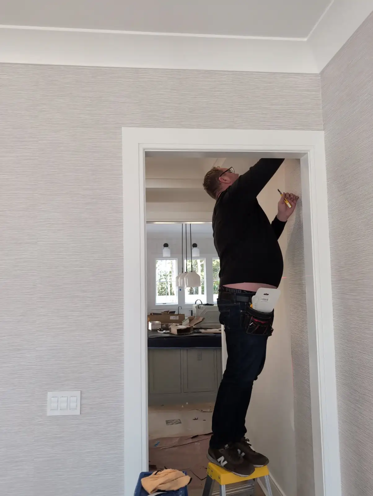 Experienced wallpaper installer in Washington Park, Denver